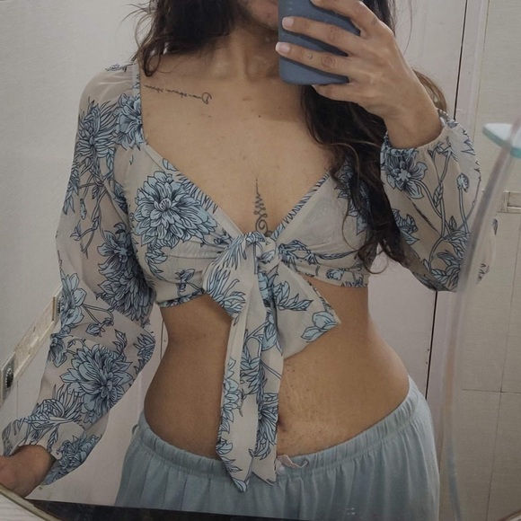 NWOT Beige Floral Bow Knot Puff Sleeve Top - Picture 2 of 4